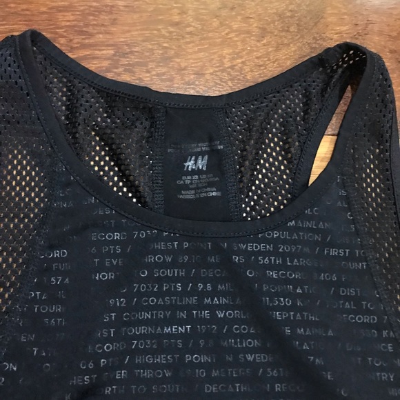 H&M Solid Black Women’s Tank Top - Picture 3 of 5